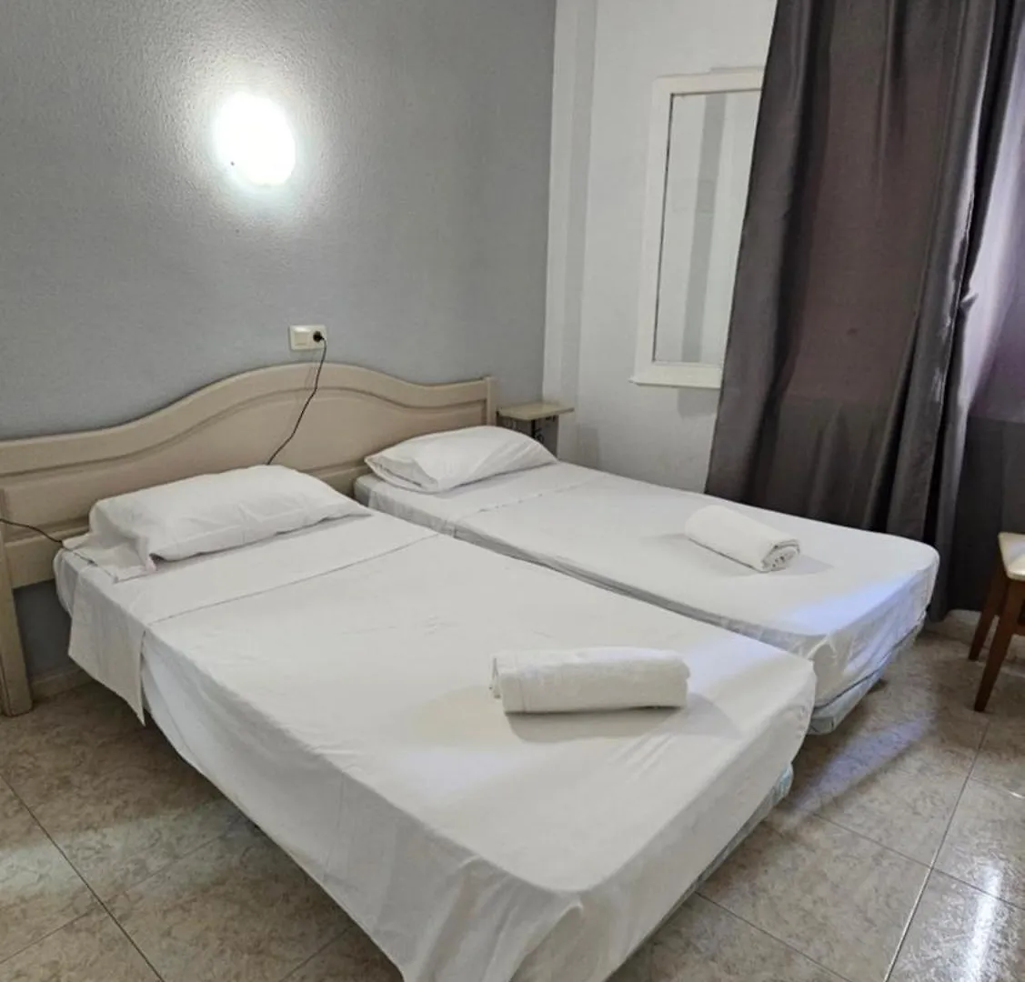 Guest house Hostal Caste Lloret de Mar