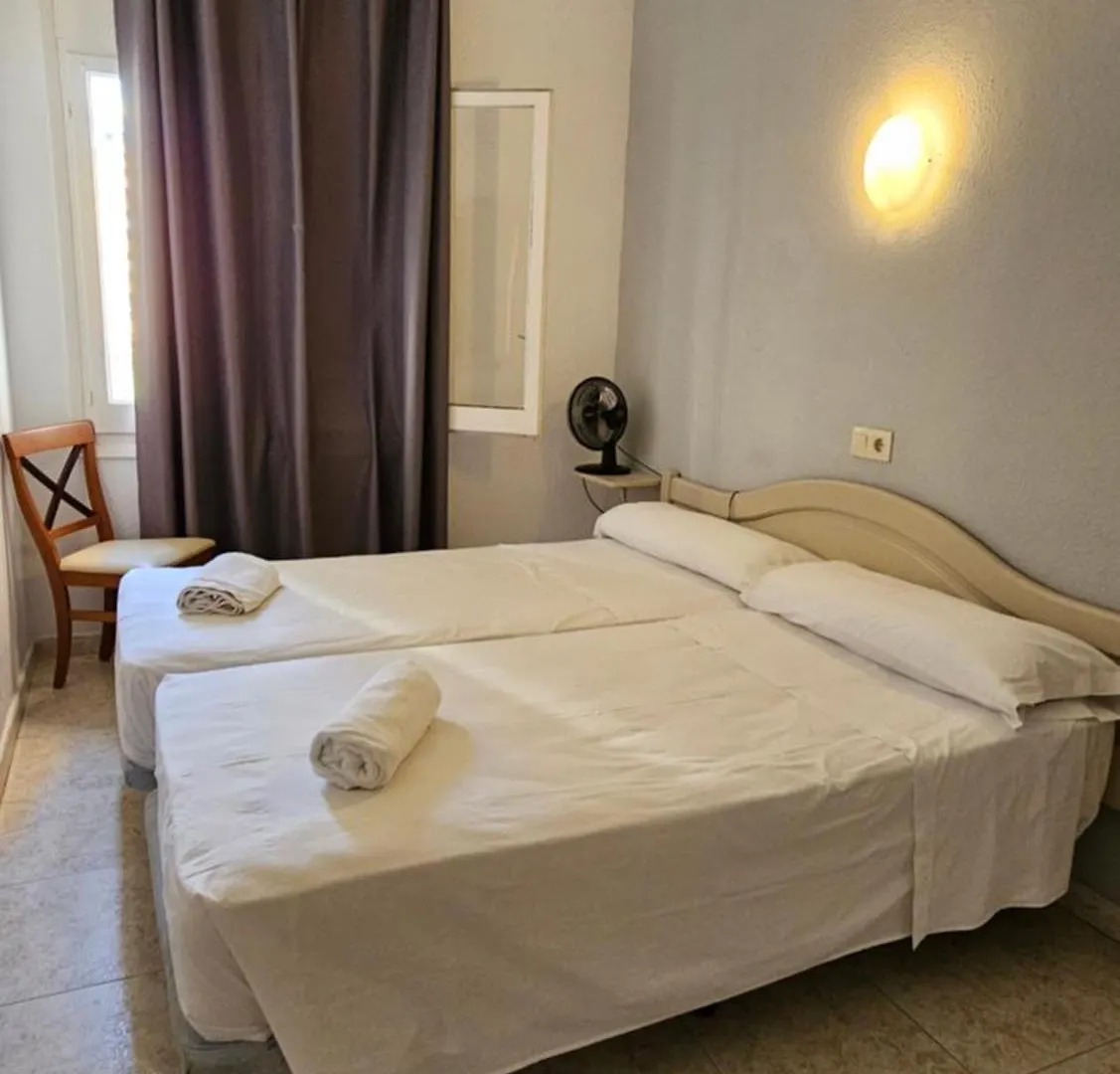 Hostal Caste Lloret de Mar 0*,  Spain